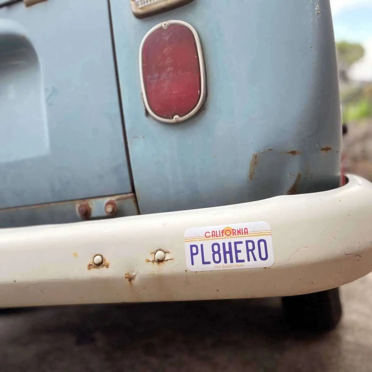 【ステッカー】カリフォルニア1950's/オリジナルアメリカナンバープレート型・耐水・耐候・屋外OK PL8HERO